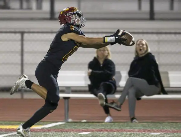 Estancia Eagles WR with a great catch